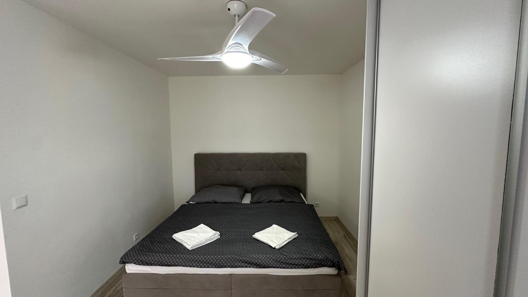 2 Room Apartment With Balcony Липтовски-Микулаш Экстерьер фото