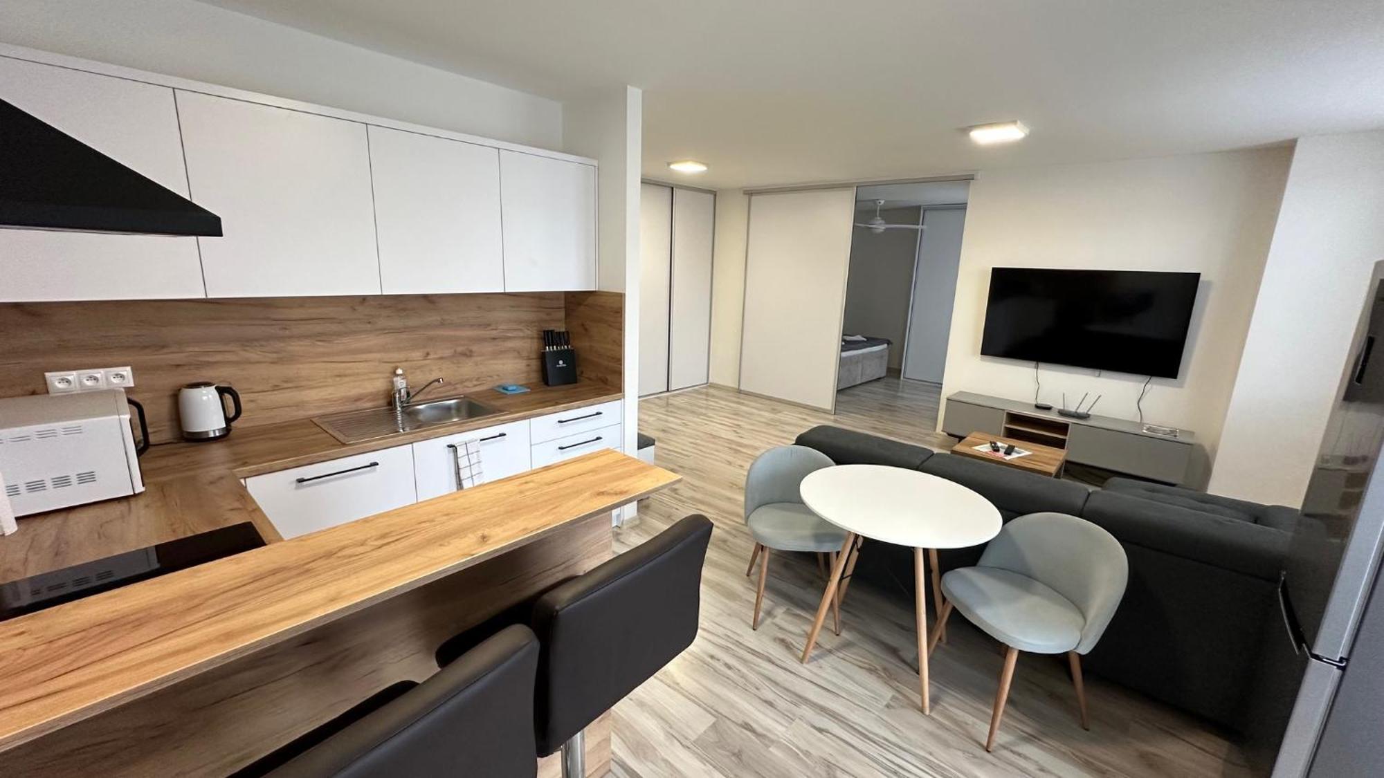 2 Room Apartment With Balcony Липтовски-Микулаш Экстерьер фото