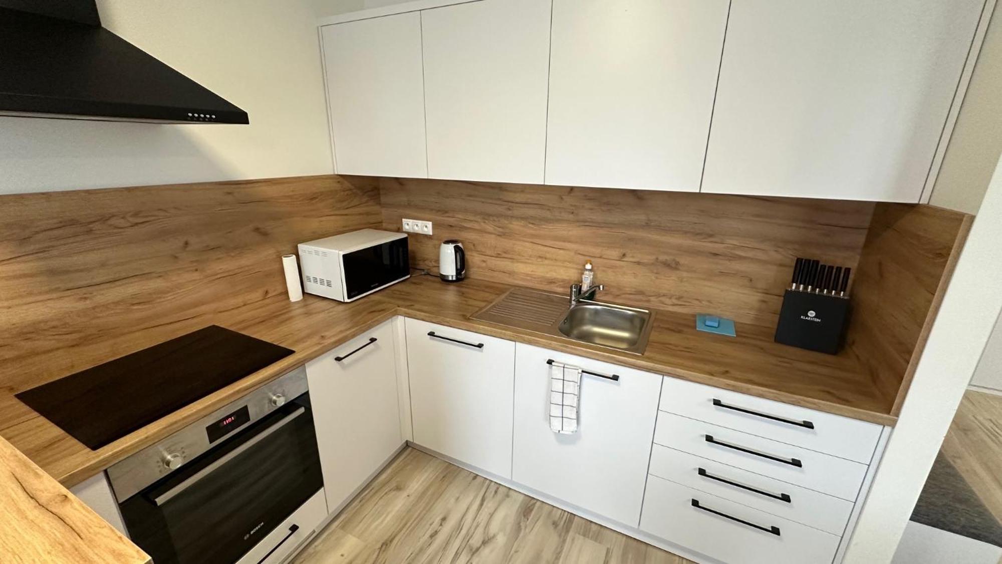 2 Room Apartment With Balcony Липтовски-Микулаш Экстерьер фото